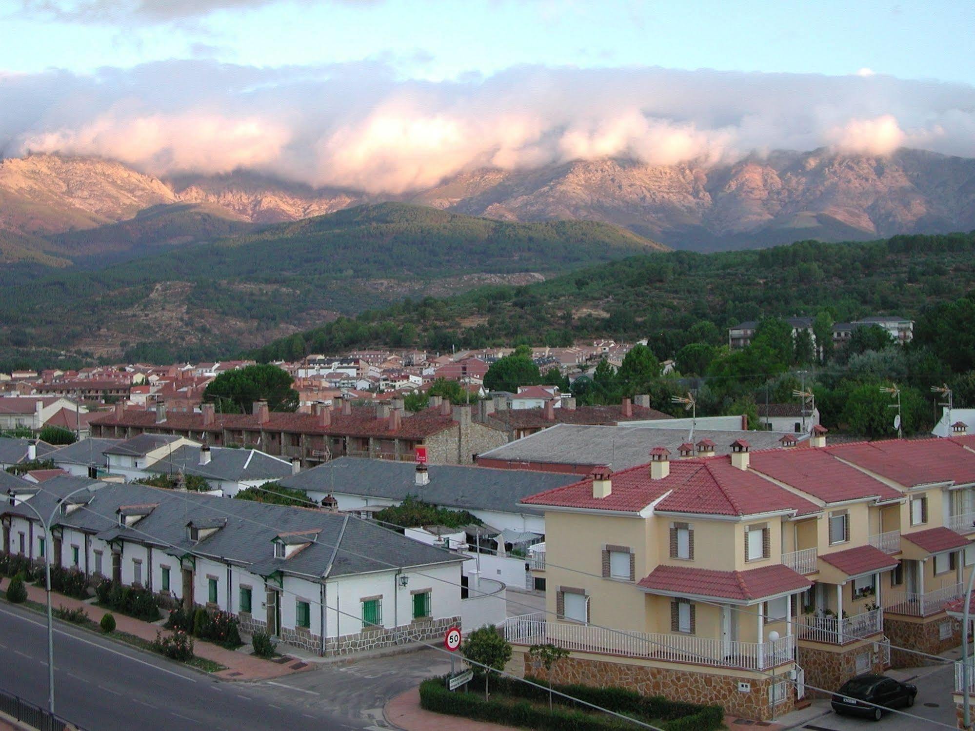 Hostal Avenida Arenas de San Pedro Eksteriør bilde