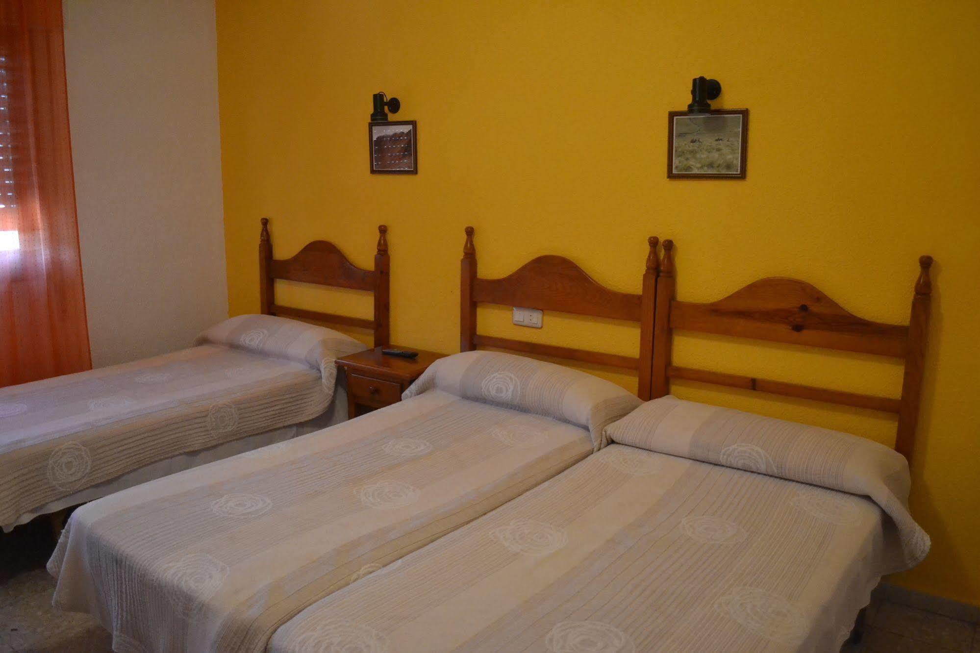 Hostal Avenida Arenas de San Pedro Eksteriør bilde